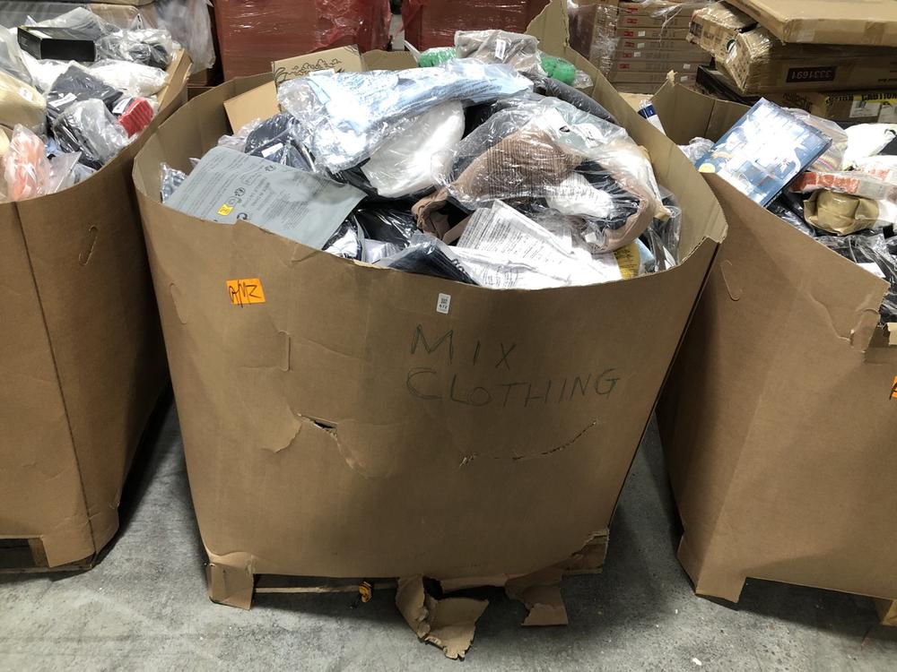 Lot 672  
            Chesterfield SR40 - Collection or Optional Delivery Available 

                
PALLET OF ASSORTED ITEMS TO INCLUDE 34W X 29L BLUE JEANS (LOCATION: SR41)