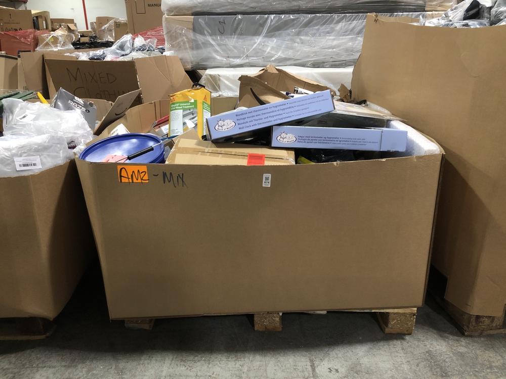 Lot 674  
            Chesterfield SR40 - Collection or Optional Delivery Available 

                
PALLET OF ASSORTED ITEMS TO INCLUDE WAHL MULTI CUT DOG GROOMER KIT (LOCATION: SR41)