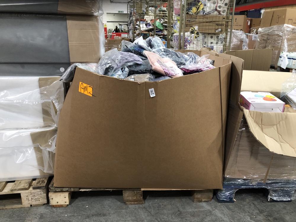 Lot 678  
            Chesterfield SR40 - Collection or Optional Delivery Available 

                
PALLET OF ASSORTED ITEMS TO INCLUDE CONGUITOS JUMPER SIZE 14 (LOCATION: SR41)
