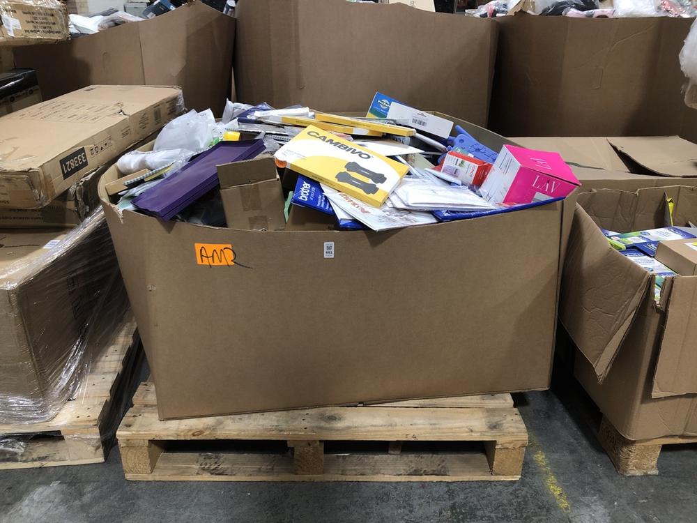 Lot 681  
            Chesterfield SR40 - Collection or Optional Delivery Available 

                
PALLET OF ASSORTED ITEMS TO INCLUDE CAMBIVO KNEE SUPPORT 2 PACK (LOCATION: SR41)