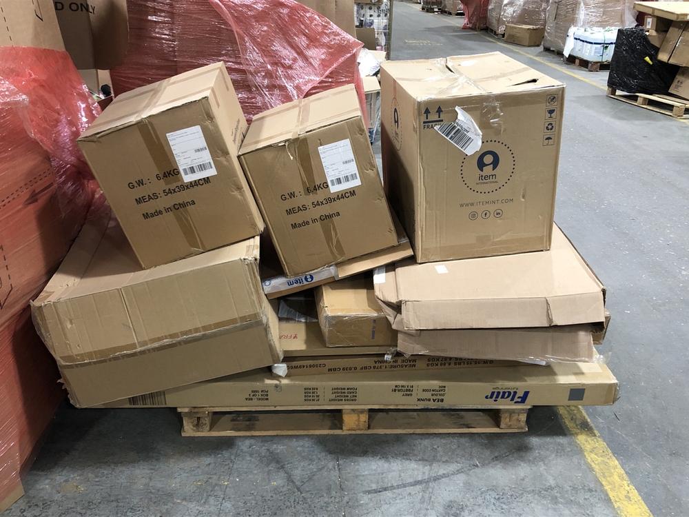 Lot 694  
            Chesterfield SR40 - Collection 

                
PALLET OF ASSORTED ITEMS TO INCLUDE TRANSPARENT STORAGE BOXES (LOCATION: SR41)