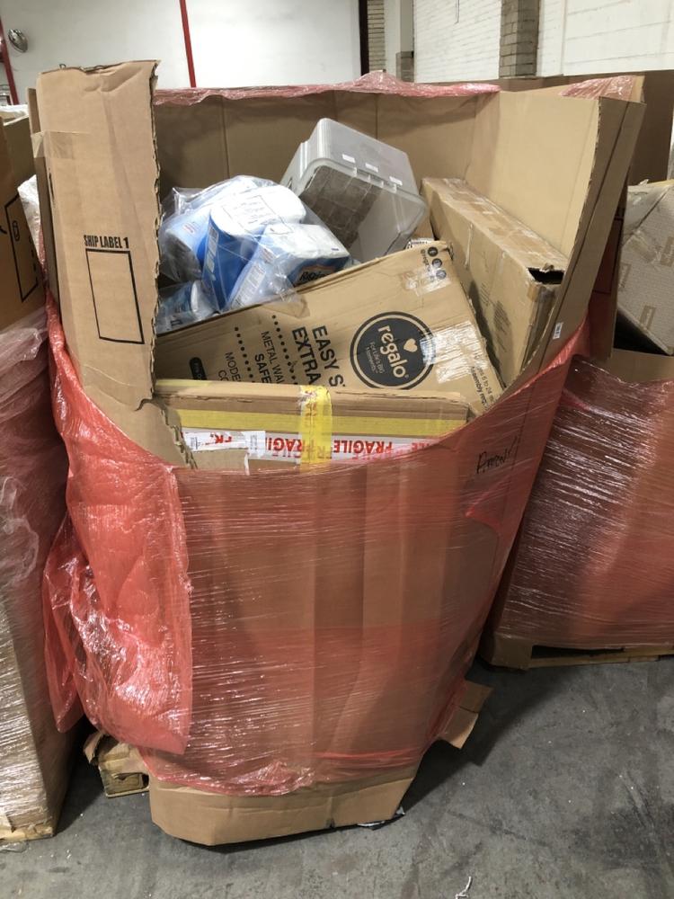 Lot 704  
            Chesterfield SR40 - Collection or Optional Delivery Available 

                
PALLET OF ASSORTED ITEMS TO INCLUDE REGINA BLITZ ROLL (LOCATION: SR41)