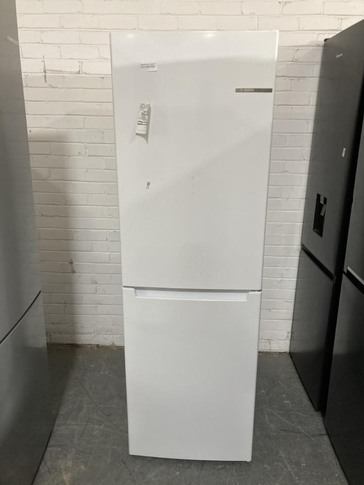 Lot 70  
            Chesterfield SR40 - Collection or Optional Delivery Available 

                
BOSCH FREESTANDING FRIDGE FREEZER IN SILVER MODEL: KGN34NWEAG ORIGINAL RRP- £599 ...