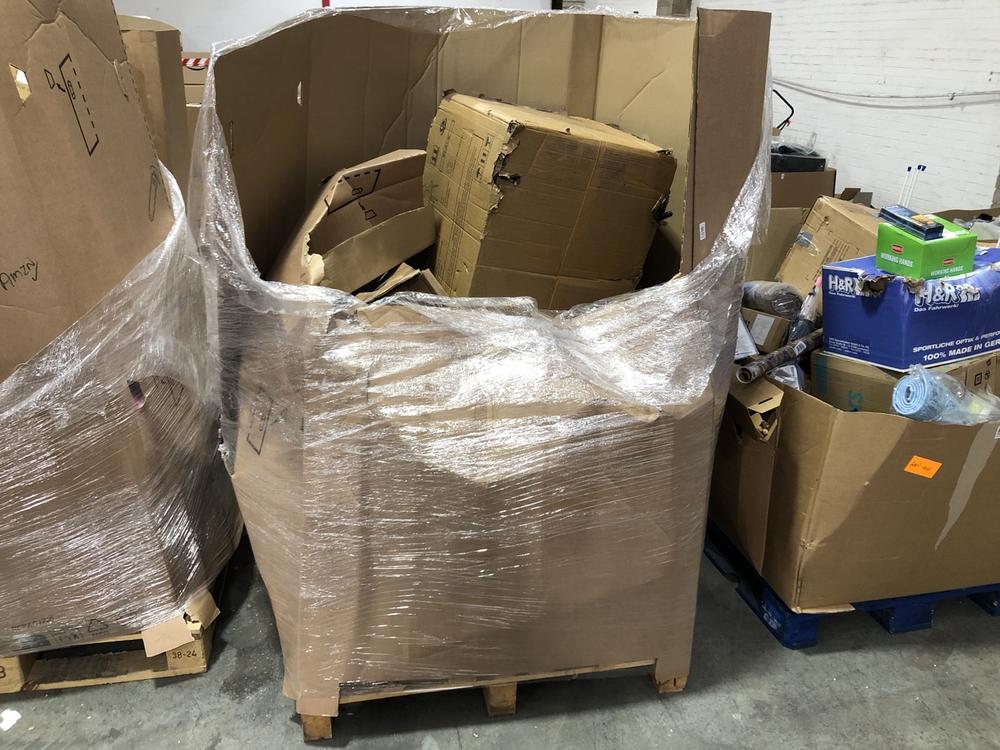 Lot 721  
            Chesterfield SR40 - Collection or Optional Delivery Available 

                
PALLET OF ASSORTED ITEMS TO INCLUDE SHNUGGLE ECO TOUCH NAPPY BIN (LOCATION: SR41)