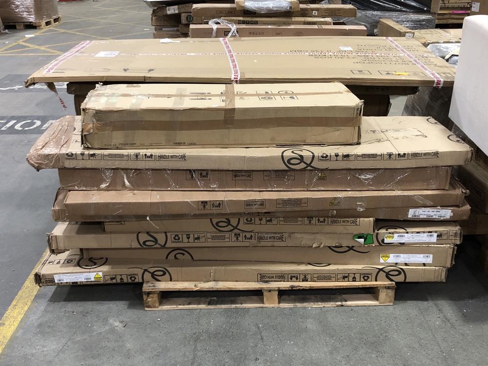 Lot 724  
            Chesterfield SR40 - Collection 

                
PALLET OF ASSORTED ITEMS TO INCLUDE FURNITURE PARTS (LOCATION: SR41)