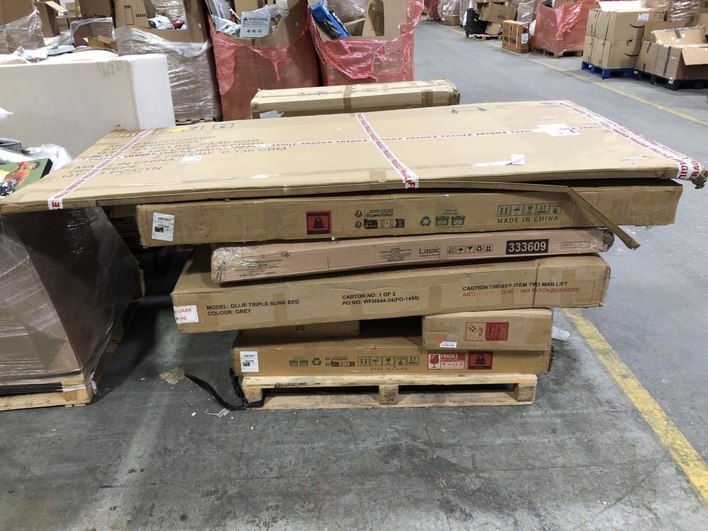 Lot 725  
            Chesterfield SR40 - Collection 

                
PALLET OF ASSORTED ITEMS TO INCLUDE LARGE WHITEBOARD (LOCATION: SR41)