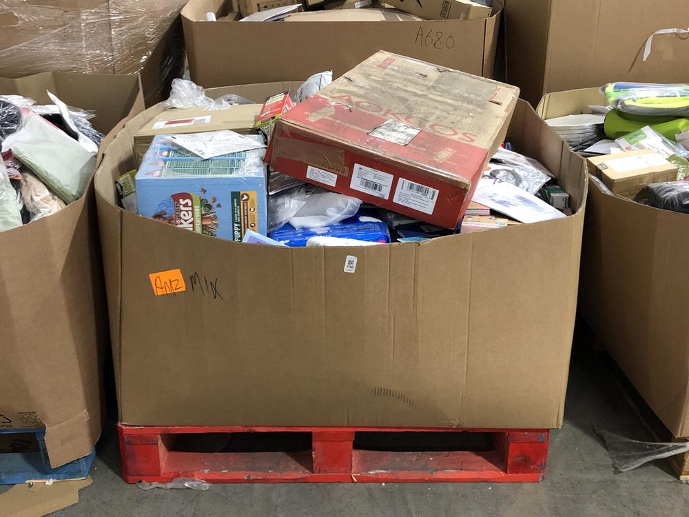 Lot 730  
            Chesterfield SR40 - Collection or Optional Delivery Available 

                
PALLET OF ASSORTED ITEMS TO INCLUDE BAKERS SUPERFOODS PUPPY (LOCATION: SR41)