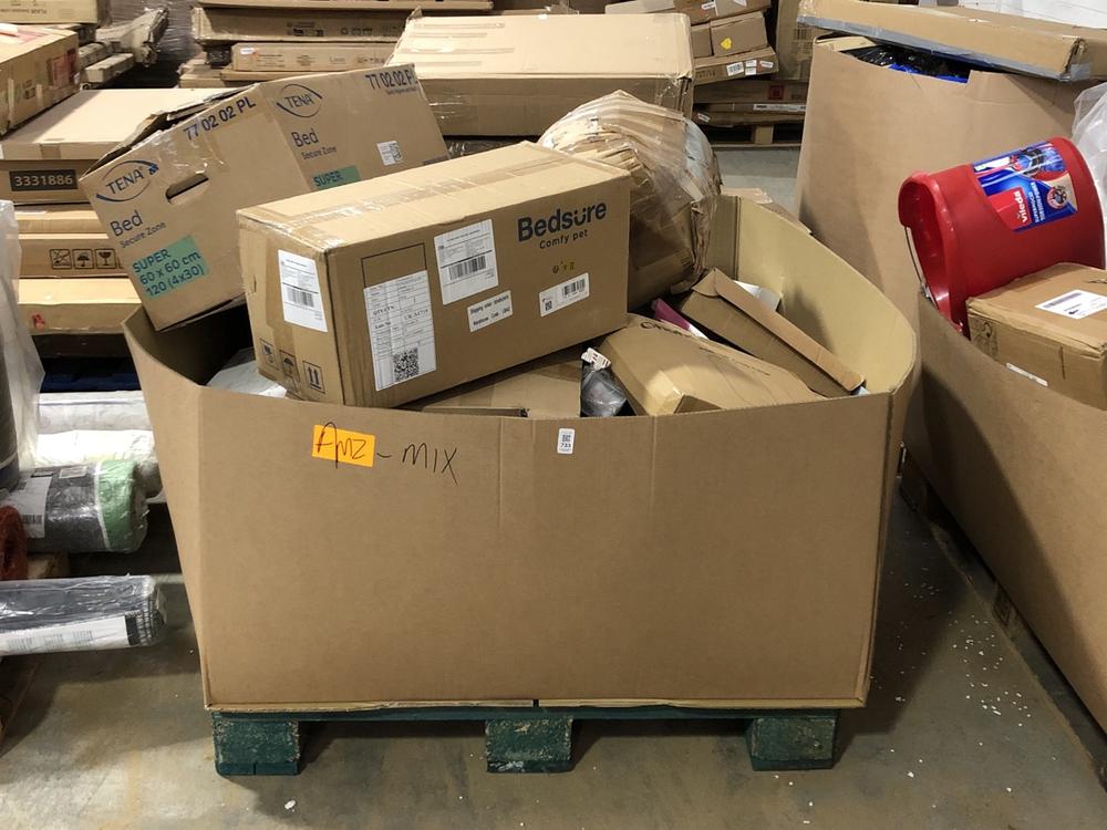 Lot 733  
            Chesterfield SR40 - Collection or Optional Delivery Available 

                
PALLET OF ASSORTED ITEMS TO INCLUDE OHUHU POP UP CROP CAGE (LOCATION: SR41)