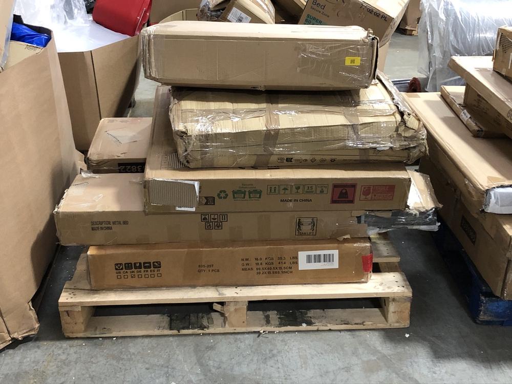 Lot 742  
            Chesterfield SR40 - Collection or Optional Delivery Available 

                
PALLET OF ASSORTED ITEMS TO INCLUDE FURNITURE PARTS (LOCATION: SR41)