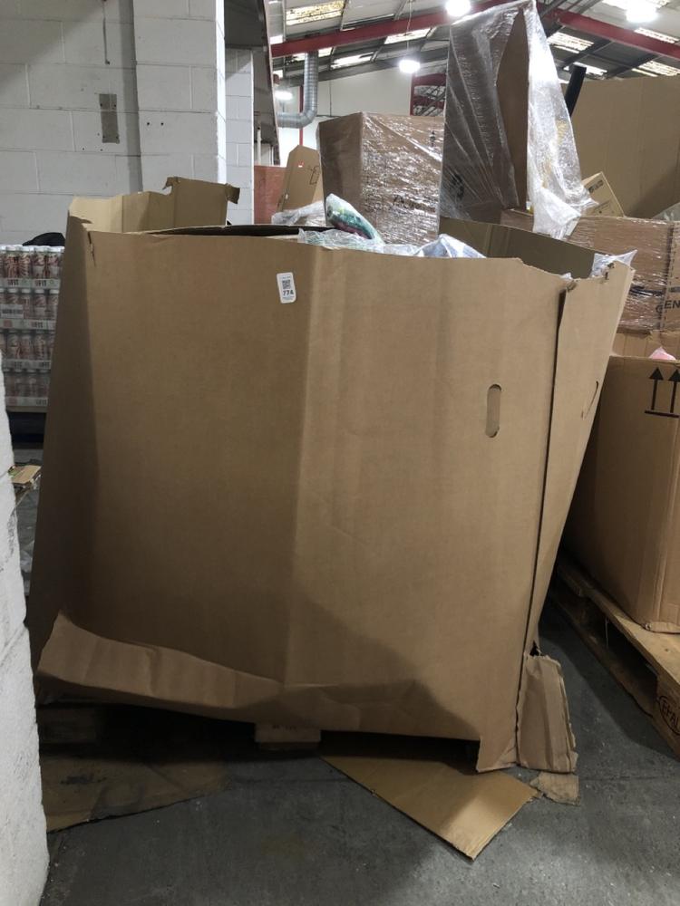 Lot 774  
            Chesterfield SR40 - Collection or Optional Delivery Available 

                
PALLET OF ASSORTED ITEMS TO INCLUDE DEXTON SNAP HOOKS (LOCATION: SR41)