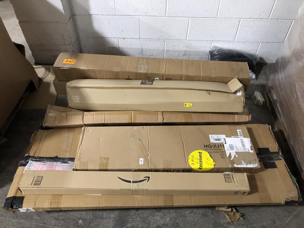 Lot 784  
            Chesterfield SR40 - Collection or Optional Delivery Available 

                
PALLET OF ASSORTED ITEMS TO INCLUDE LEAF ARTIFICIAL PLANT (LOCATION: SR41)