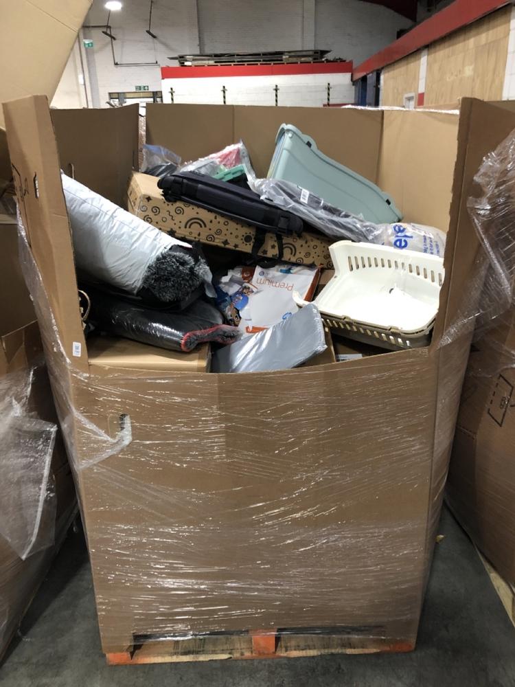 Lot 792  
            Chesterfield SR40 - Collection or Optional Delivery Available 

                
PALLET OF ASSORTED ITEMS TO INCLUDE ARVOK LAPTOP BAG (LOCATION: SR41)