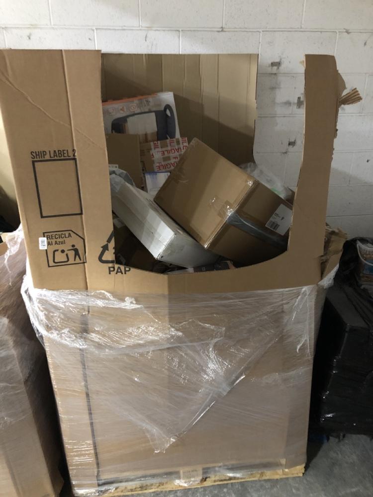 Lot 796  
            Chesterfield SR40 - Collection or Optional Delivery Available 

                
PALLET OF ASSORTED ITEMS TO INCLUDE UNIVERSAL FILTER (LOCATION: SR41)