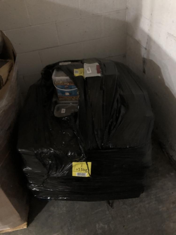 Lot 797  
            Chesterfield SR40 - Collection or Optional Delivery Available 

                
PALLET OF EXTRA SELECT DRY GUINEA PIG FOOD (LOCATION: SR41)