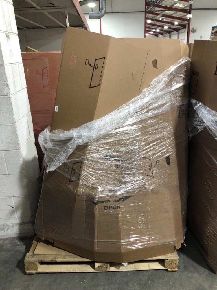 Lot 799  
            Chesterfield SR40 - Collection or Optional Delivery Available 

                
PALLET OF ASSORTED ITEMS TO INCLUDE TORK SOFT HAND TOWEL (LOCATION: SR41)