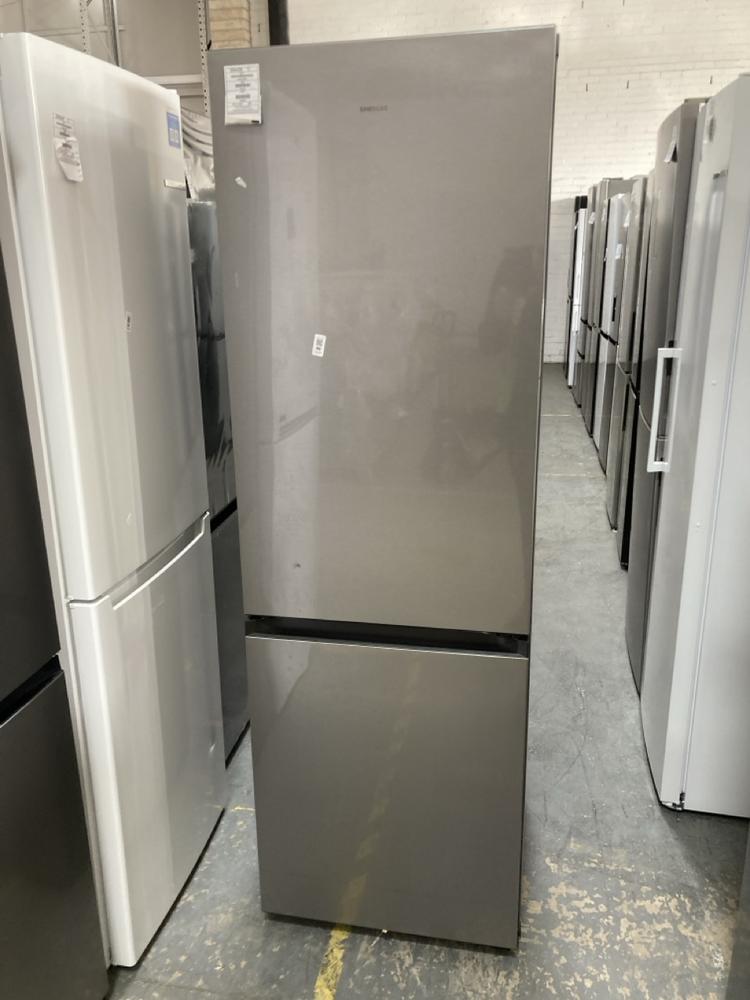 Lot 86  
            Chesterfield SR40 - Collection or Optional Delivery Available 

                
SAMSUNG FREESTANDING FRIDGE FREEZER IN SILVER MODEL: RB34C600D ORIGINAL RRP- £499...