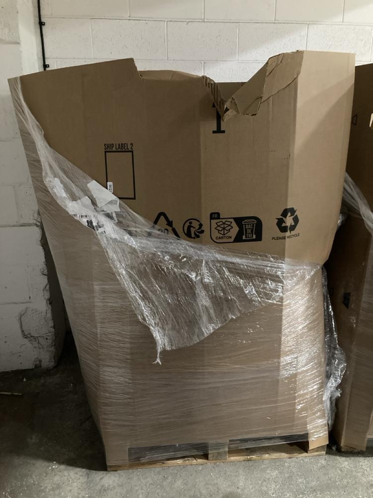 Lot 870  
            Chesterfield SR40 - Collection or Optional Delivery Available 

                
PALLET OF ASSORTED ITEMS TO INCLUDE SILVER LIVIVO METAL TUB (LOCATION: SR41)