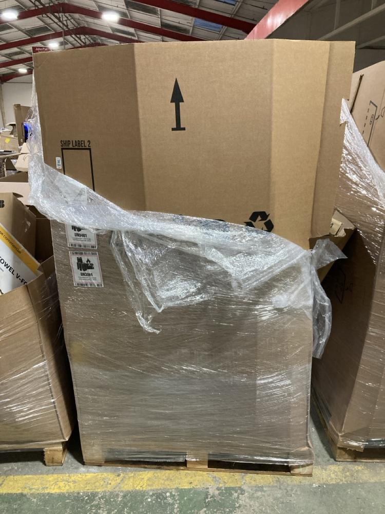 Lot 884  
            Chesterfield SR40 - Collection or Optional Delivery Available 

                
PALLET OF ASSORTED ITEMS TO INCLUDE SAFETOTS WOODEN GATE (LOCATION: SR41)