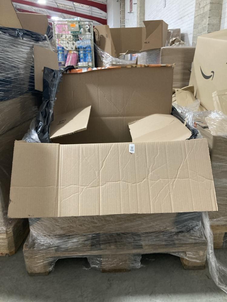 Lot 896  
            Chesterfield SR40 - Collection or Optional Delivery Available 

                
PALLET OF ASSORTED ITEMS TO INCLUDE WOMENS HI VIS GILET SIZE M (LOCATION: SR42)