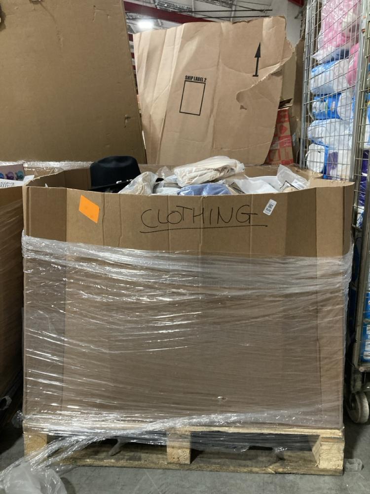 Lot 920  
            Chesterfield SR40 - Collection or Optional Delivery Available 

                
PALLET OF ASSORTED ITEMS TO INCLUDE BLACK HAT SIZE ONE SIZE FITS ALL (LOCATION: S...