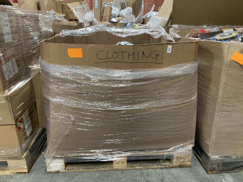 Lot 922  
            Chesterfield SR40 - Collection or Optional Delivery Available 

                
PALLET OF ASSORTED ITEMS TO INCLUDE WOMENS TOP IN BLACK SIZE M (LOCATION: SR42)