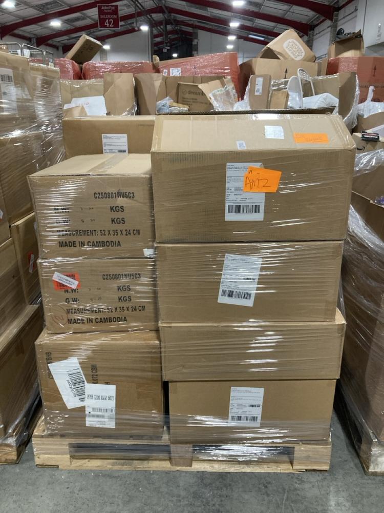 Lot 923  
            Chesterfield SR40 - Collection or Optional Delivery Available 

                
PALLET OF ASSORTED ITEMS TO INCLUDE PAJAMA TOP IN GREEN SIZE XL (LOCATION: SR42)