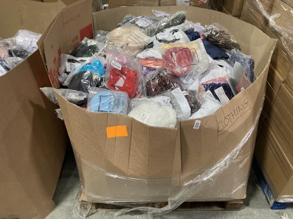 Lot 929  
            Chesterfield SR40 - Collection or Optional Delivery Available 

                
PALLET OF ASSORTED ITEMS TO INCLUDE BRA IN RED SIZE S (LOCATION: SR42)