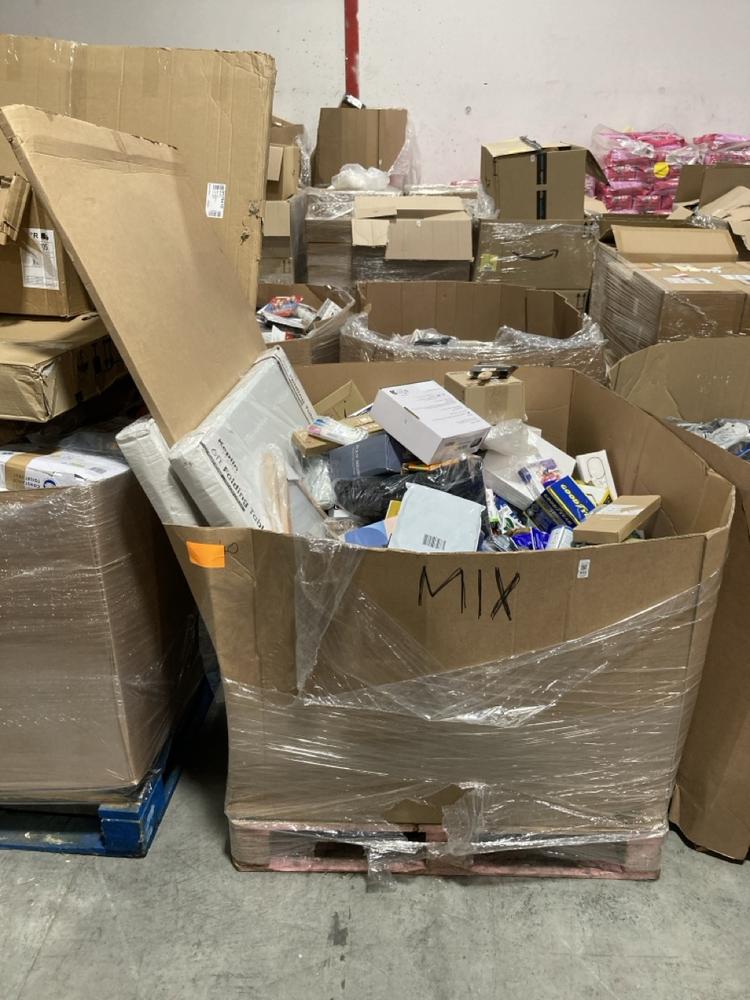 Lot 931  
            Chesterfield SR40 - Collection or Optional Delivery Available 

                
PALLET OF ASSORTED ITEMS TO INCLUDE 6 FT FOLDING TABLE (LOCATION: SR42)