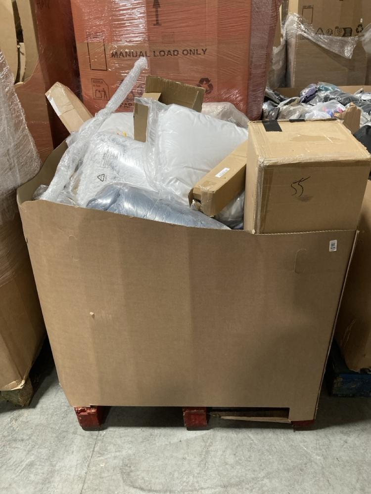 Lot 939  
            Chesterfield SR40 - Collection or Optional Delivery Available 

                
PALLET OF ASSORTED ITEMS TO INCLUDE PILLOW IN WHITE (LOCATION: SR42)