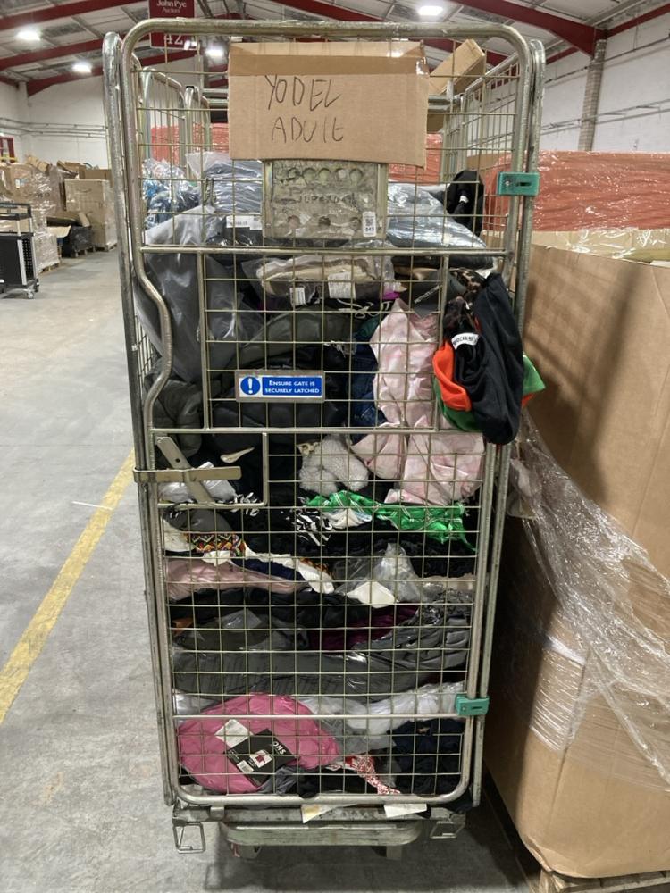 Lot 943  
            Chesterfield SR40 - Collection 

                
CAGE OF ASSORTED CLOTHING TO INCLUDE JERSEY IN BLACK SIZE M (COLLECTION ONLY) (CA...