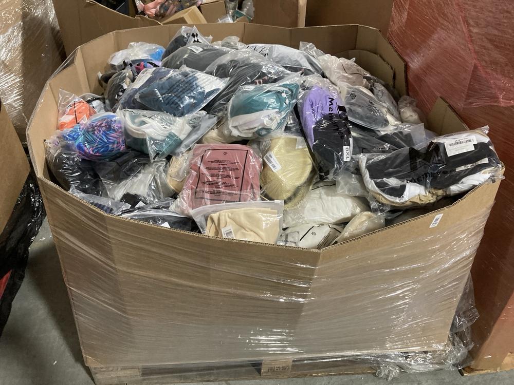 Lot 950  
            Chesterfield SR40 - Collection or Optional Delivery Available 

                
PALLET OF ASSORTED ITEMS TO INCLUDE GYM TOP IN CREAM SIZE 5XL (LOCATION: SR42)