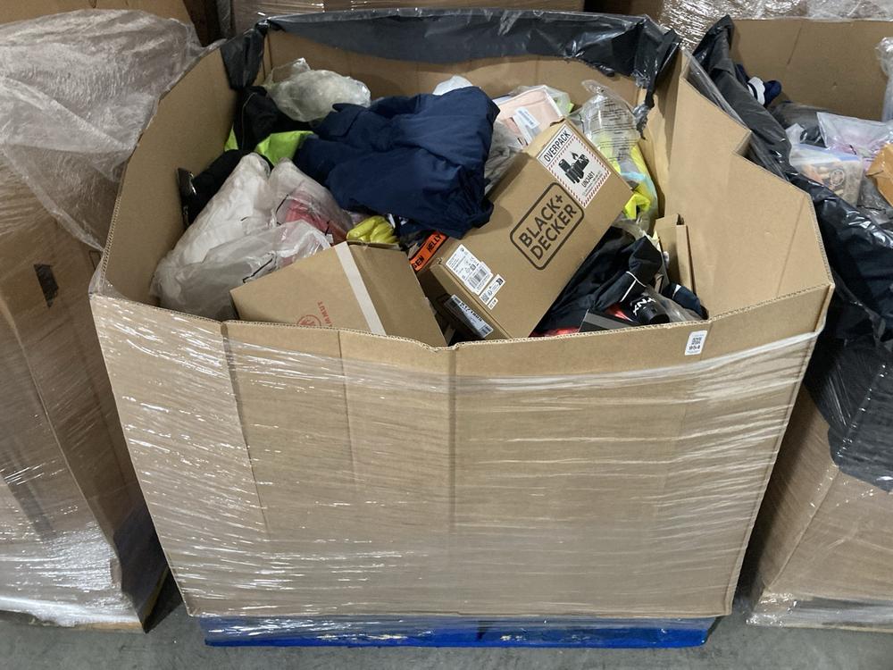 Lot 954  
            Chesterfield SR40 - Collection or Optional Delivery Available 

                
PALLET OF ASSORTED ITEMS TO INCLUDE MAMMUT CYCLING HELMET (LOCATION: SR42)