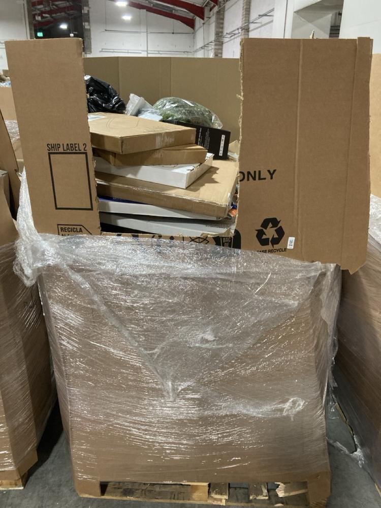 Lot 956  
            Chesterfield SR40 - Collection or Optional Delivery Available 

                
PALLET OF ASSORTED ITEMS TO INCLUDE TELESCOPIC HEDGE CUTTER (LOCATION: SR42)