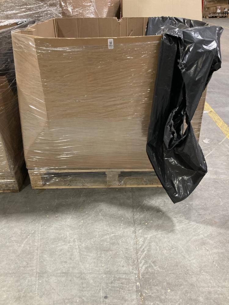 Lot 962  
            Chesterfield SR40 - Collection or Optional Delivery Available 

                
PALLET OF ASSORTED ITEMS TO INCLUDE CHEESE GRATER AND SHREDDER (LOCATION: SR42)