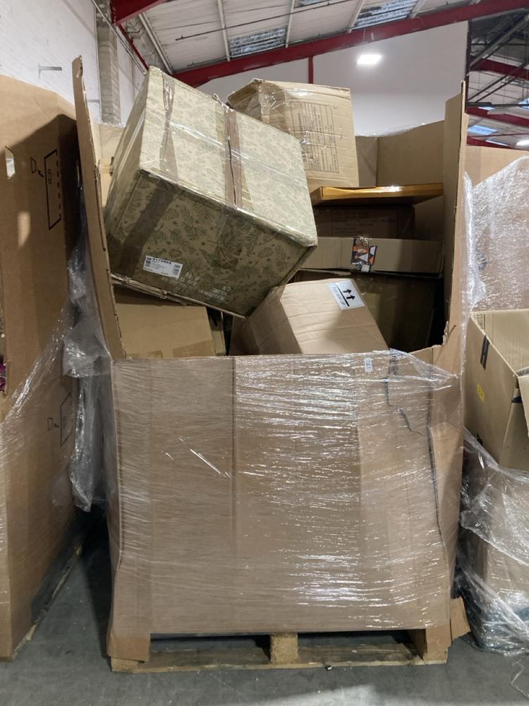 Lot 968  
            Chesterfield SR40 - Collection or Optional Delivery Available 

                
PALLET OF ASSORTED ITEMS TO INCLUDE CAT BED IN GREY (LOCATION: SR42)