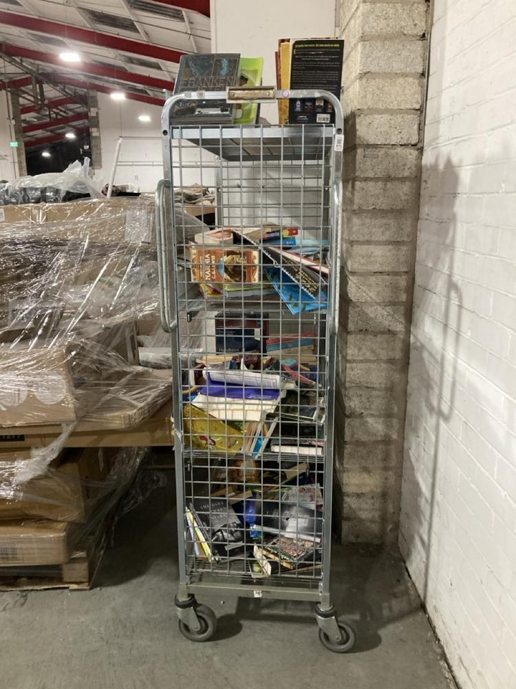 Lot 971  
            Chesterfield SR40 - Collection 

                
CAGE OF ASSORTED BOOKS TO INCLUDE BEAST QUEST FERNO THE FIRE DRAGON BY ADAM BLADE...