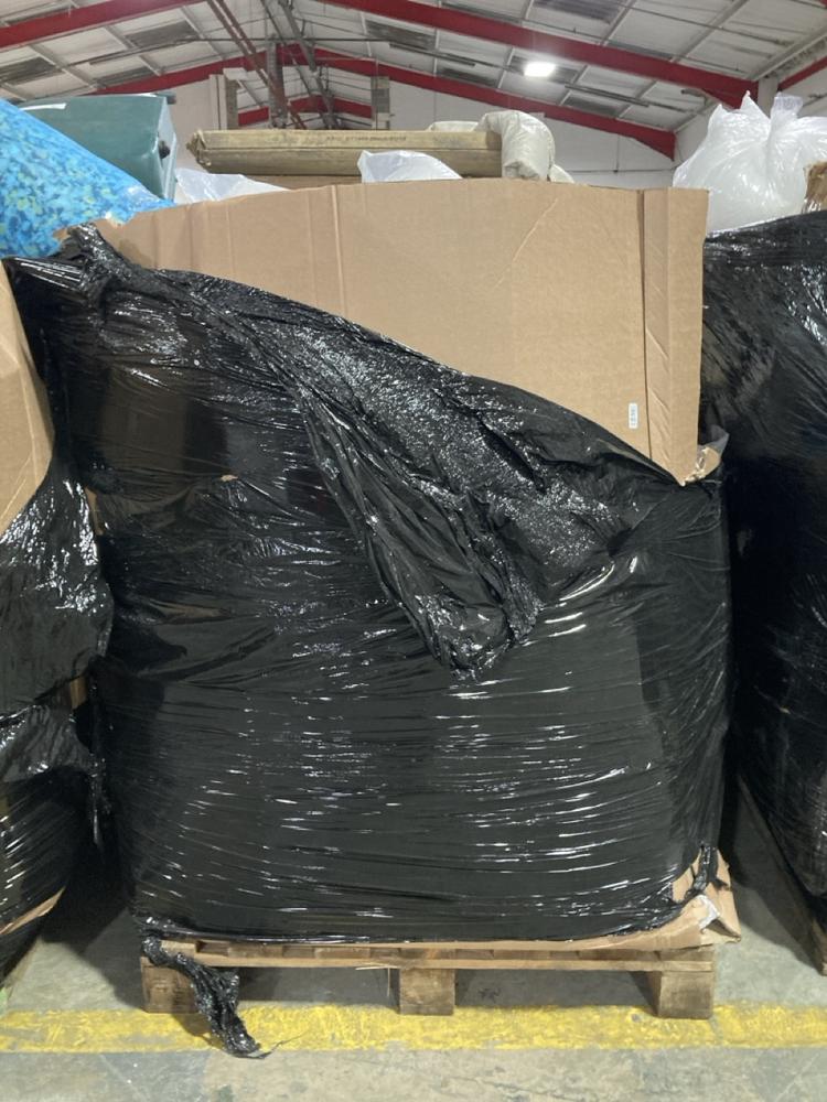Lot 993  
            Chesterfield SR40 - Collection or Optional Delivery Available 

                
PALLET OF ASSORTED ITEMS TO INCLUDE FOOD STORAGE CONTAINERS SET OF 5 (LOCATION: S...