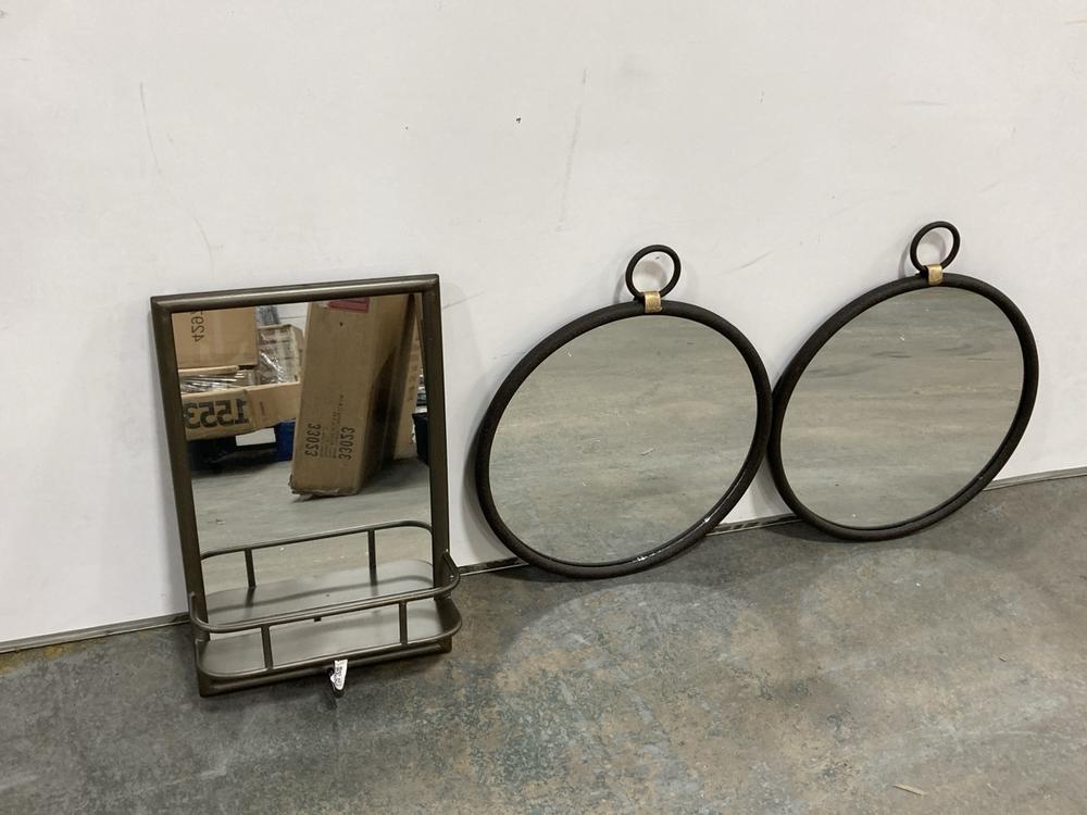 Lot 111  
            Chesterfield SR36 - Collection 

                
3 X ASSORTED MIRRORS MILTON RECTANGLE MIRROR BLACK 300X100X480MM - ITEM NO. 25371...