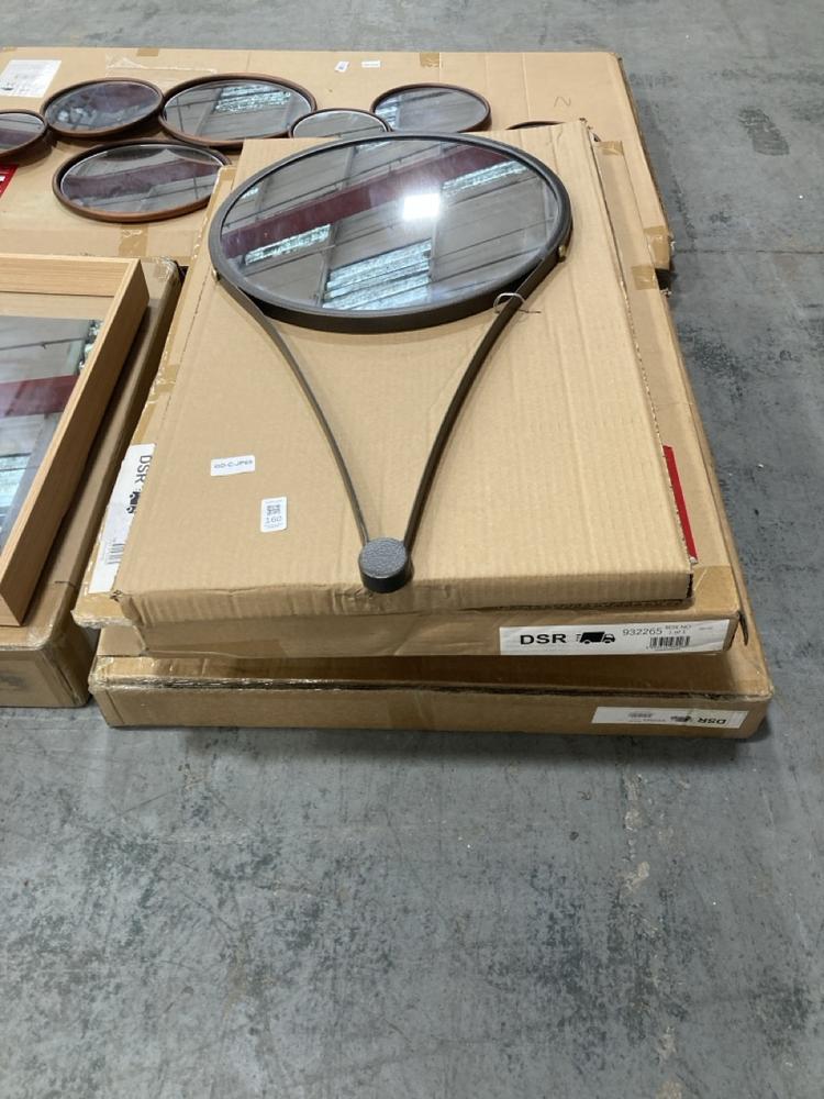 Lot 160  
            Chesterfield SR36 - Collection 

                
3 X ASSORTED MIRRORS TO INCLUDE BROADWAY ROUND MIRROR 410X735MM - ITEM NO. 932265...
