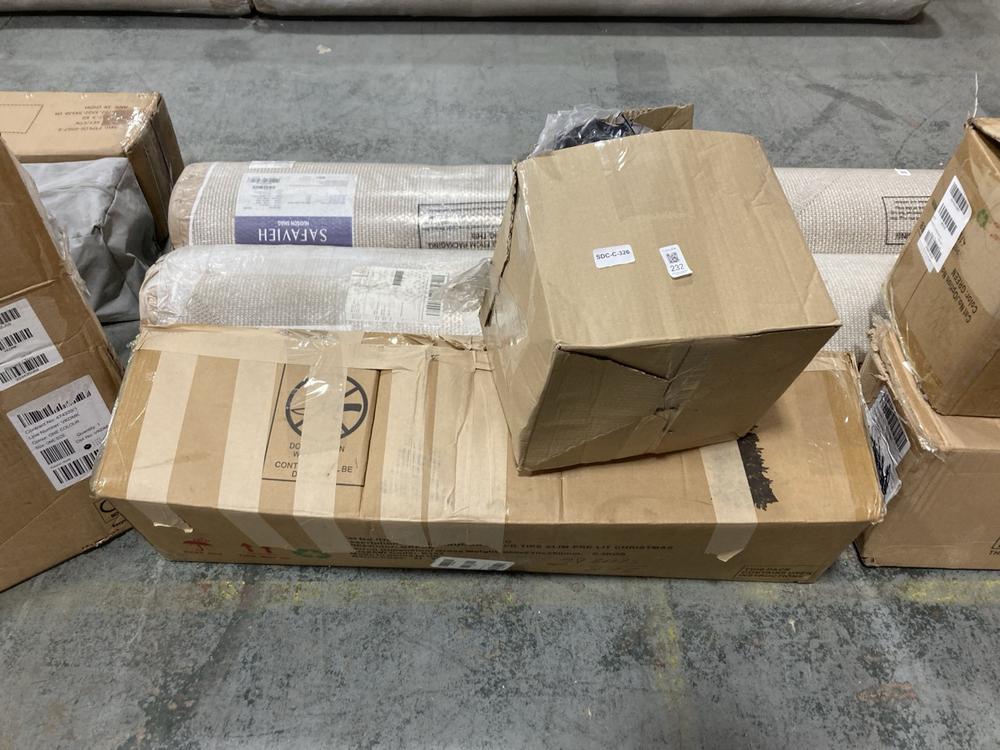 Lot 232  
            Chesterfield SR36 - Collection or Optional Delivery Available 

                
6FT SLIM PRE LIT CHRISTMAS TREE TO INCLUDE SET OF 3 BELLS (LOCATION: SR36 A3)