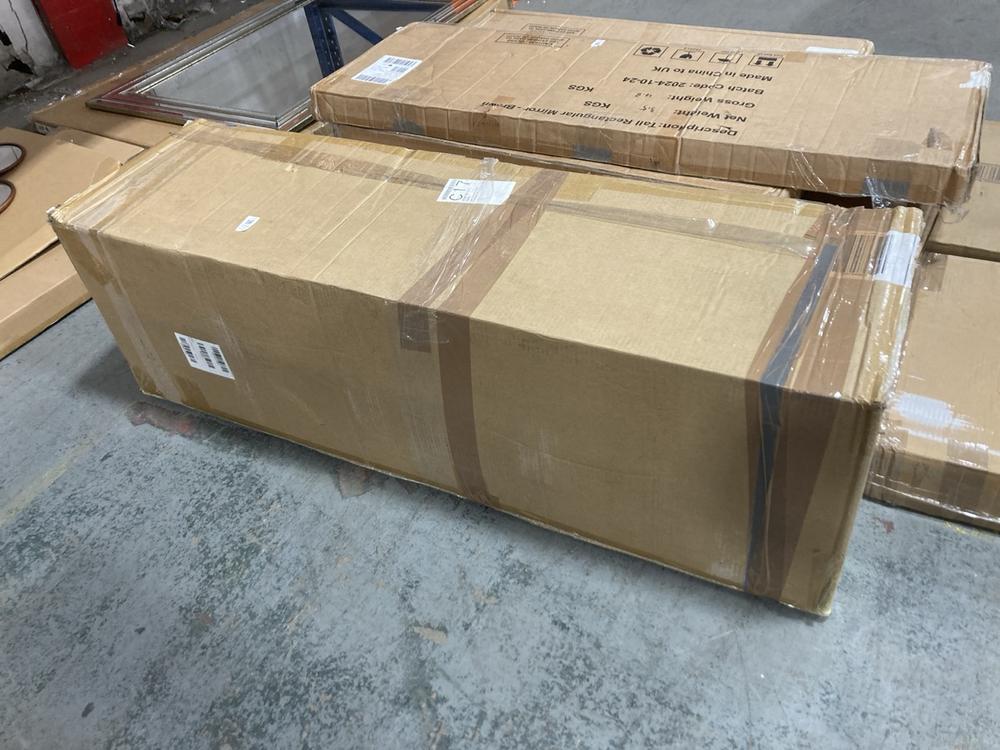 Lot 234  
            Chesterfield SR36 - Collection or Optional Delivery Available 

                
FLOCKED EMPEROR 8FT TREE IN GREEN IN ONE SIZE (LOCATION: SR36 A3)