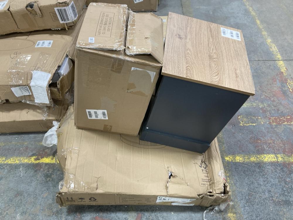 Lot 239  
            Chesterfield SR36 - Collection or Optional Delivery Available 

                
3 X ASSORTED ITEMS TO INCLUDE 2 DRAWER BEDSIDE CHEST (LOCATION: SR36 A3)