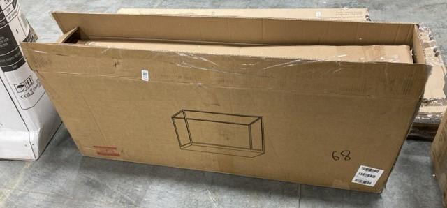 Lot 246  
            Chesterfield SR36 - Collection 

                
MIRRORED CONSOLE TABLE IN SILVER ( COLLECTION ONLY ) (LOCATION: SR36 A3)