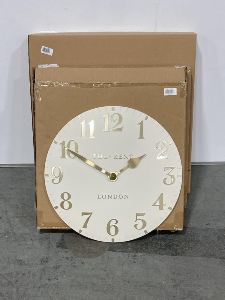 Lot 24  
            Chesterfield SR36 - Collection 

                
3 X ASSORTED ITEMS TO INCLUDE EVENING STAR GRAND CLOCK BRASS 24IN - ITEM NO. 0289...