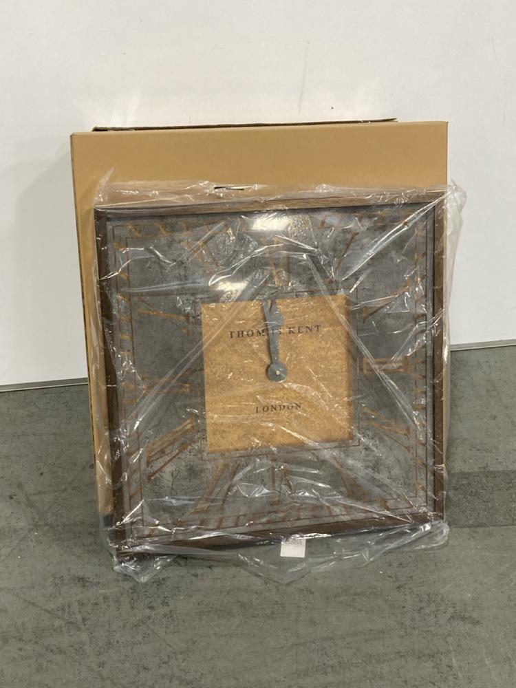 Lot 25  
            Chesterfield SR36 - Collection 

                
3 X ASSORTED ITEMS TO INCLUDE SQUARE FLORENTINE GRAND CLOCK 24IN - ITEM NO. 04313...