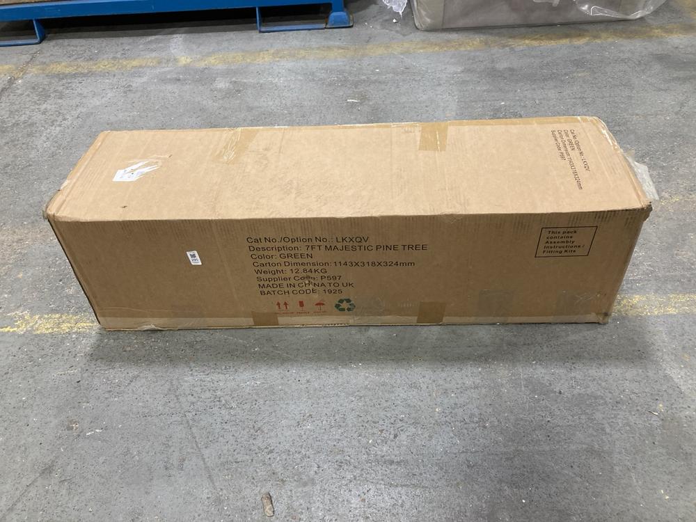 Lot 295  
            Chesterfield SR36 - Collection or Optional Delivery Available 

                
7FT MAJESTIC PINE TREE IN GREEN - ORIGINAL RRP £130 (LOCATION: SR36 A2) (LKXQV)