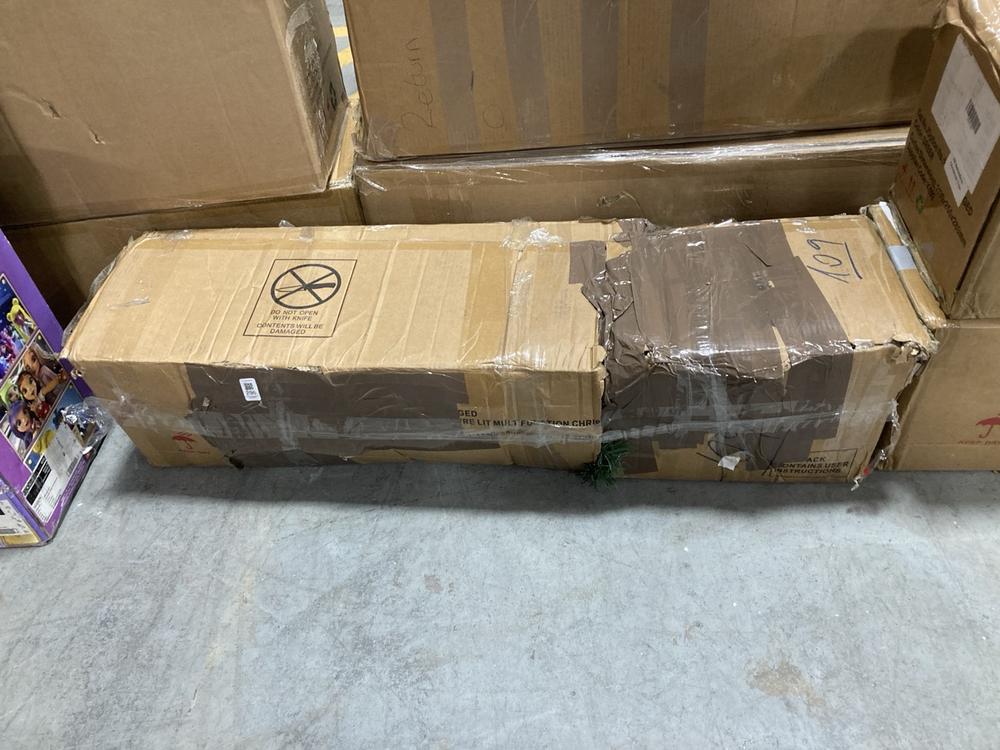 Lot 296  
            Chesterfield SR36 - Collection or Optional Delivery Available 

                
CHRISTMAS TREE IN GREEN (LOCATION: SR36 A2)