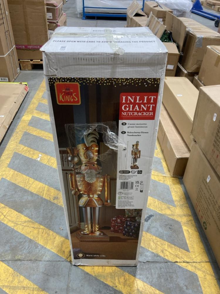 Lot 322  
            Chesterfield SR36 - Collection or Optional Delivery Available 

                
THREE KINGS IN LIT GIANT NUTCRACKER DECORATION (LOCATION: SR36 A2)