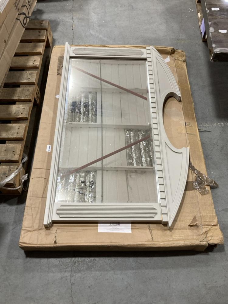 Lot 339  
            Chesterfield SR36 - Collection 

                
RECTANGULAR STYLIST MIRROR IN LIGHT GREY ( COLLECTION ONLY ) (LOCATION: SR36 A1)