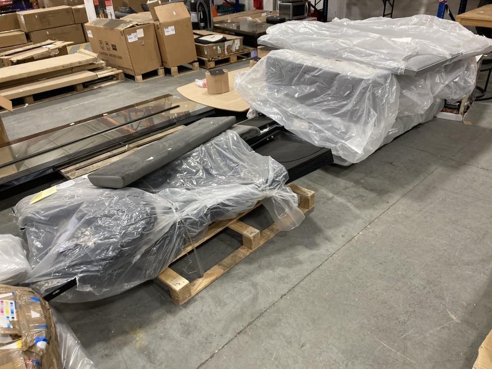 Lot 350  
            Chesterfield SR36 - Collection or Optional Delivery Available 

                
DFS KING SIZE OTTOMAN BED FRAME IN GREY TO INCLUDE DFS DIVAN KING SIZE OTTOMAN BE...